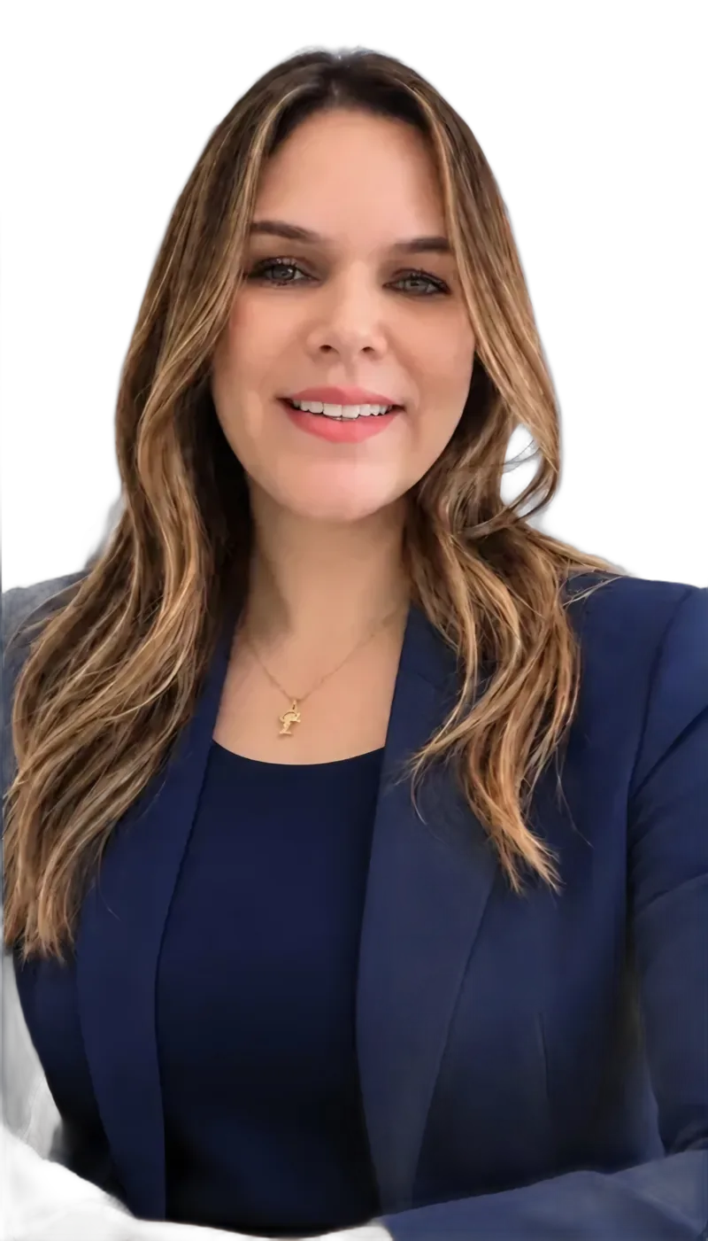 Priscila Petean, contadora responsável pela ContLup, de blazer azul-marinho, sorrindo